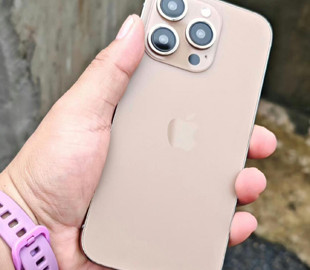 Новий колір iPhone 16 Pro показали на живих фото