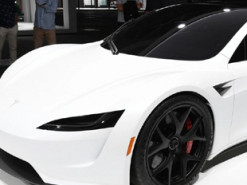 Илон Маск поделился новыми подробностями самого быстрого и самого крутого электрокара Tesla