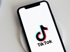 В США TikTok обвиняют в отказе удалять видео с детьми младше 13 лет