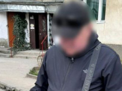 На Прикарпатті чоловік вкрав 220 тисяч гривень із рахунку пенсіонерки