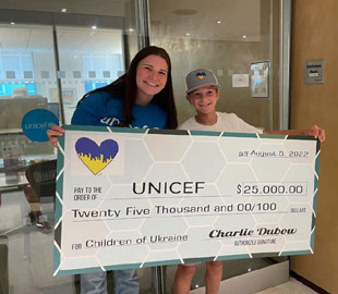 11-річний хлопчик із США зібрав 25 тисяч доларів для українських дітей