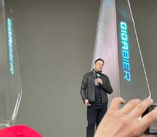 У пляшках в стилі Cybertruck: Ілон Маск анонсував виробництво пива Tesla