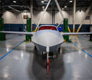 Розробники General Atomics представили перший безпілотний винищувач YFQ-42A для ВПС США