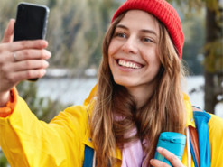 Смартфон замість перекладача — чим корисна iOS 26 для туристів