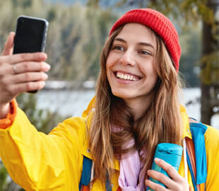 Смартфон замість перекладача — чим корисна iOS 26 для туристів