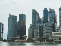 Сінгапур каратиме онлайн‑шахраїв побиттям палицею. Нові правила закону