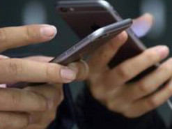 Мировые поставки смартфонов и кнопочных телефонов продолжают падать