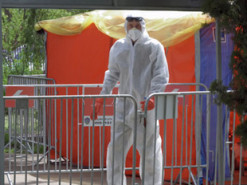 С телевизорами и wi-fi. В Китае построят карантинный лагерь на 4000 человек