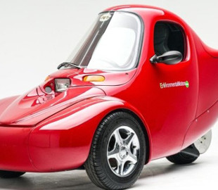 У США за безцінь продали рідкісний мініатюрний електрокар, який поміститься навіть у вітальні