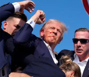 Замішана загадкова дама: з'явилася нова божевільна теорія змови щодо замаху на Трампа