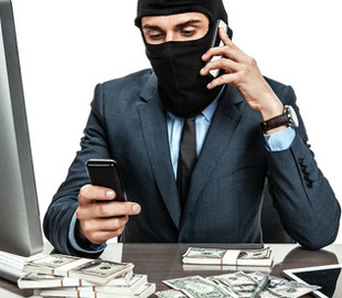 Телефонні шахраї від імені податківців вимагають гроші