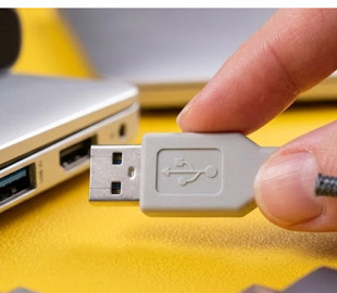 "Тризуб" на вашому зарядному: що означають приховані символи на USB-кабелі