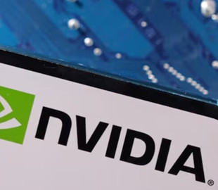 США дозволили Nvidia відновити експорт чипів H20 до Китаю
