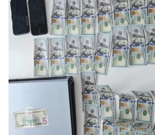 У Києві викрили шахраїв, які купували iPhone за фальшиві долари