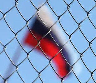 Росія накопичує танки та бронетехніку поблизу кордонів НАТО - супутникові знімки
