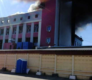 Під Москвою спалахнула сильна пожежа на заводі з виготовлення фарб