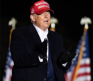 Обшук та допит Трампа: чому агенти ФБР завітали в його дім та що йому загрожує