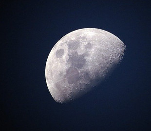 Космический аппарат показал, как выглядит лунное затмение из космоса
