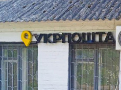 На Рівненщині автомобіль врізався у відділення пошти в селі Сопачів