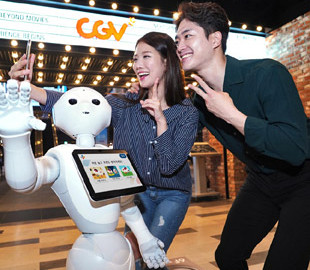 Персонал заменили роботы. В Южной Корее заработали бесконтактные кинотеатры