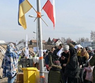 Більша частина поляків позитивно ставиться до тривалого перебування українців - опитування