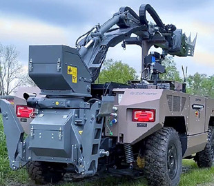 Дистанційно керований універсал: французькі інженери представили колісну машину розмінування Fardier MKII