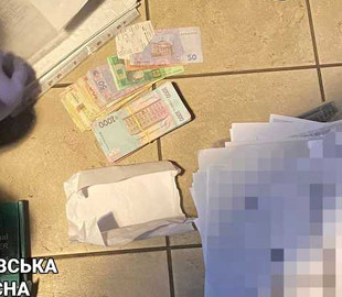 Разом з путівкою на відпочинок у Харкові пропонували купити підроблені COVID-документи