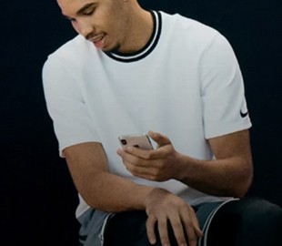 Новые баскетбольные кроссовки можно автоматически завязать со смартфона