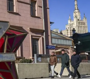 Перебої з інтернетом, заборона на пересування, складнощі в банках - у Москві готуються до 9 травня