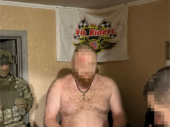 Позбавлення волі, дитяча порнографія та погрози: на Вінниччині банда вимагачів отримала підозри