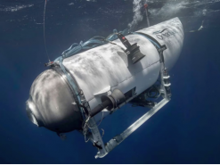 Контр-адмірал Джон Могер: перед загибеллю Титанік вибухнув