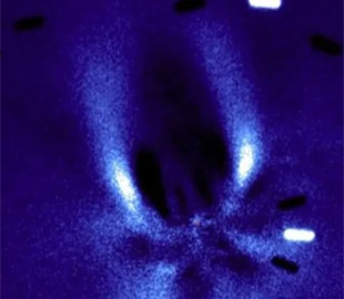 Унікальне явище. Комета раптово стала яскравішою у сто разів і набула форми корабля із Зоряних воєн