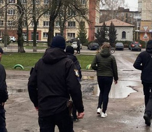 Залишала без бензину і без грошей: на Сумщині затримали шахрайку