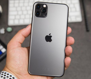 Шматок заліза замість IPhone: неповнолітній шахрай обдурив двох підлітків на OLX