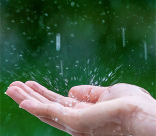 Китайські вчені навчилися перетворювати дощову воду на енергію