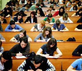 У МОН рекомендують студентам сісти за парти вже через місяць