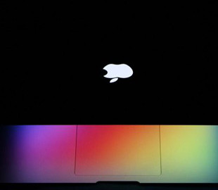 Сенсорні OLED, нові чипи та ШІ: Apple повністю оновить Mac