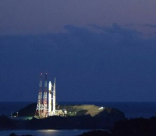 Японія запустила супутник подвійного призначення