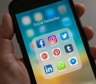 Ніколи не робіть цього з телефоном в аеропорту: помилка, через яку відмовлять у посадці