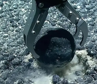 Знахідка темного кисню загострила проблему видобутку копалин на дні океану