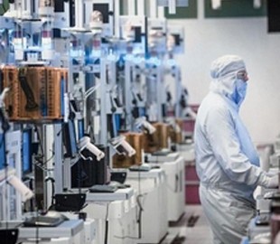 Контрактное производство смартфонов упало более чем на 4%