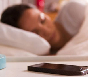 Качество ночного сна зависит от близости смартфона к человеку