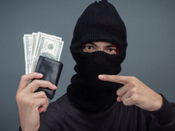 Шахраї телефонують підприємцям від імені податкової та вимагають гроші