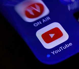 YouTube готує оновлення на базі ШІ, яке зробить відео зрозумілими для всіх: деталі