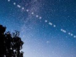 "Поїзд" Ілона Маска онлайн. 5 додатків, які допоможуть побачити супутники Starlink в небі