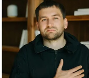 "Благодаря тебе": украинцев призвали приветствовать воинов ВСУ особым жестом. Фото