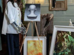 Художник-робот Ai-Da влаштує свою першу велику виставку