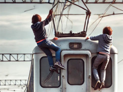 Трагедії на залізниці: діти гинуть заради лайків і відео