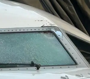 Інтернет-детективи першими дізналися, що врізалось в американський літак під час польоту