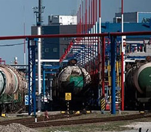 Виробництво бензину в РФ обвалилося до мінімуму з жовтня після нових нальотів на НПЗ